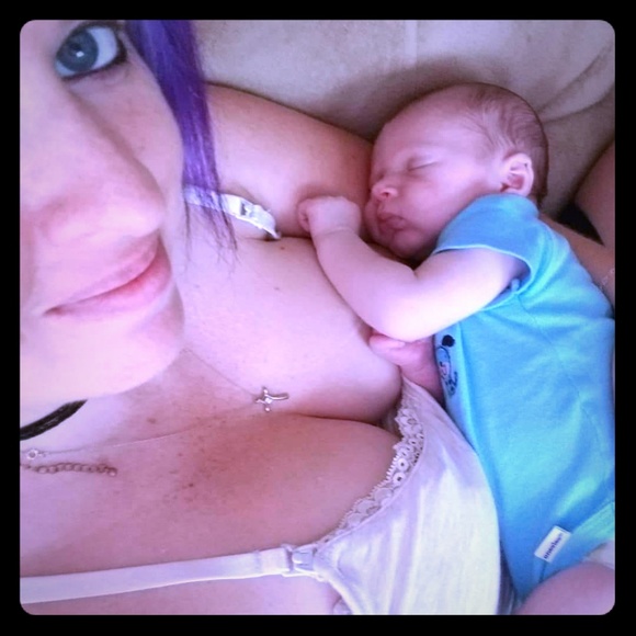 Meet your Posher, Kim๐ - Picture 1 of 4